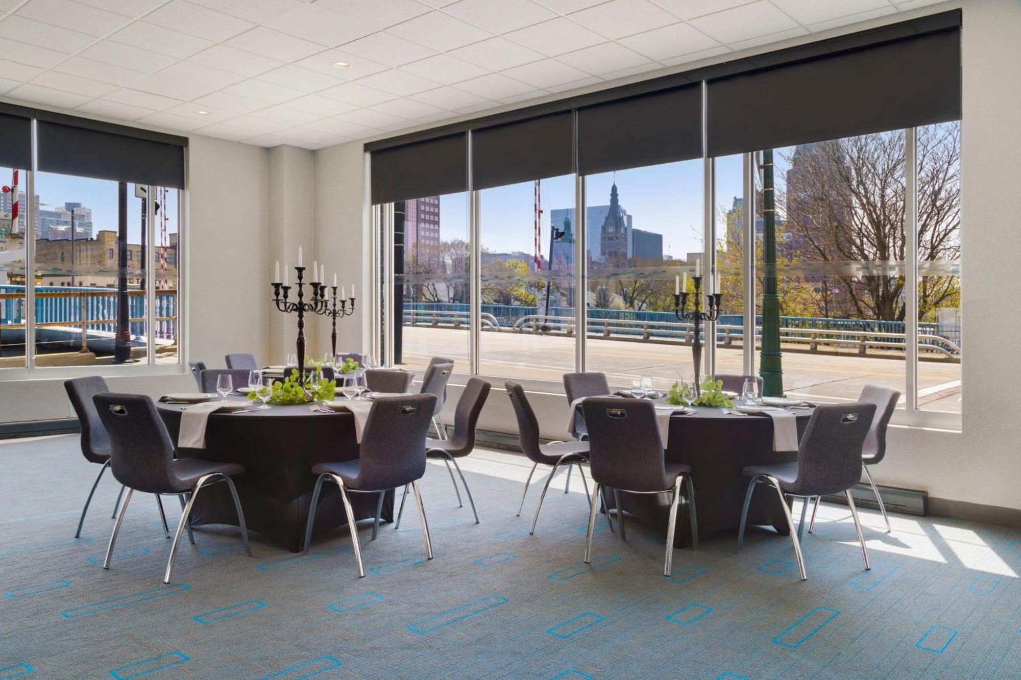 Aloft Hotel Milwaukee Downtown Exterior foto