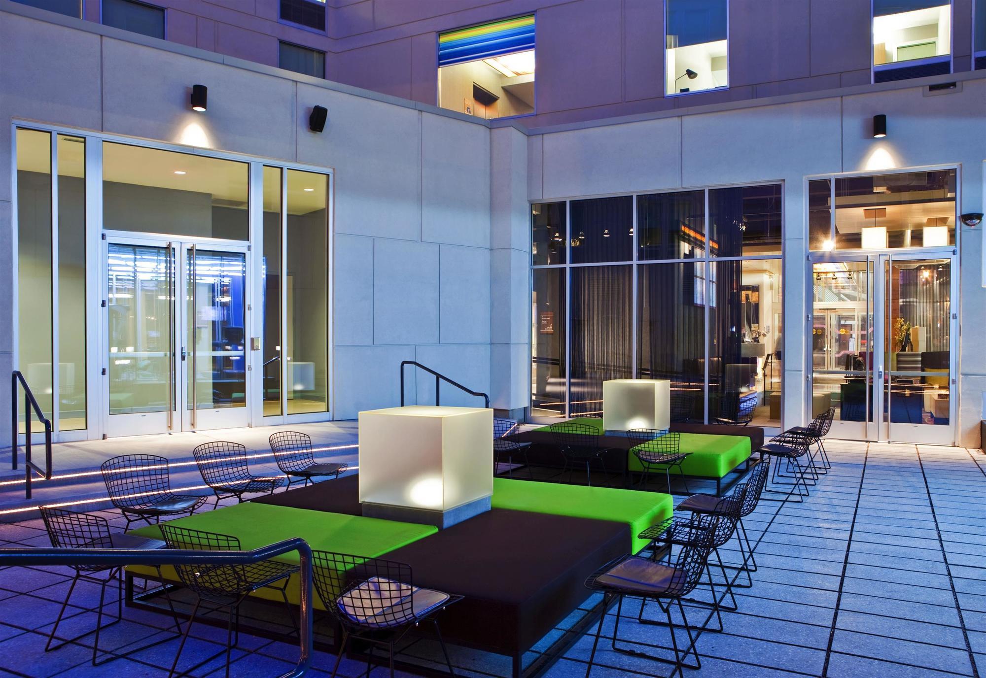 Aloft Hotel Milwaukee Downtown Exterior foto
